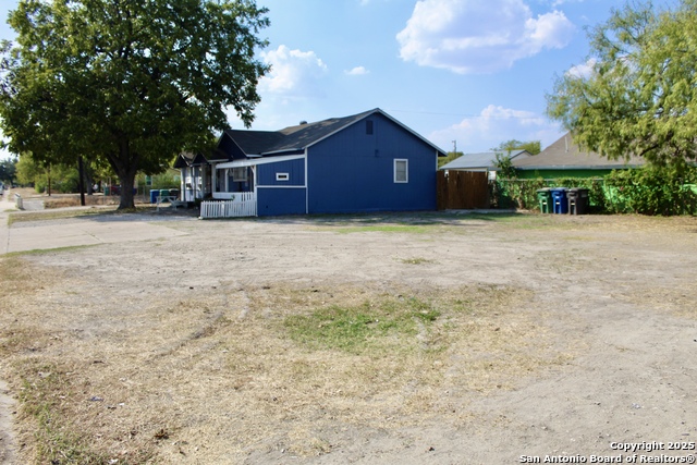 Image 4 of 13 For 811 Cantrell