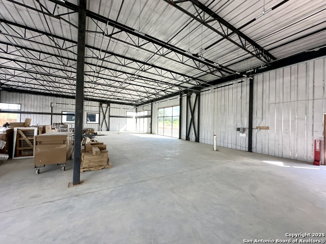 Listing photo id 7 for 6348 Prue Rd.