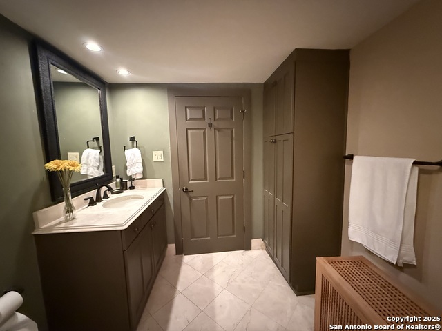 Image 11 of 38 For 7701 Wurzbach 1107