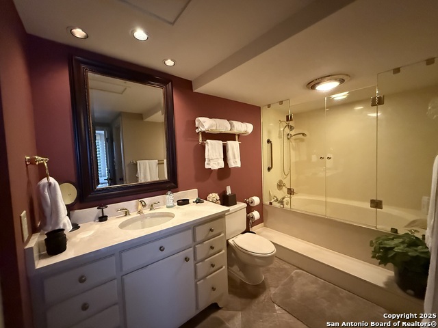 Image 23 of 38 For 7701 Wurzbach 1107