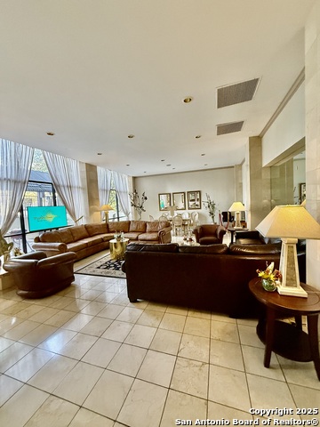 Image 27 of 38 For 7701 Wurzbach 1107