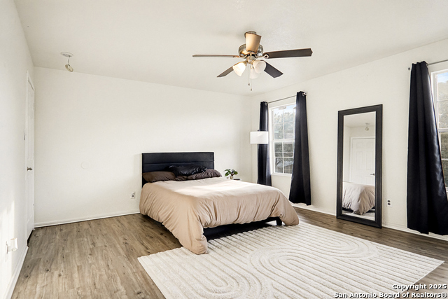 Listing photo id 12 for 3551 Sage  