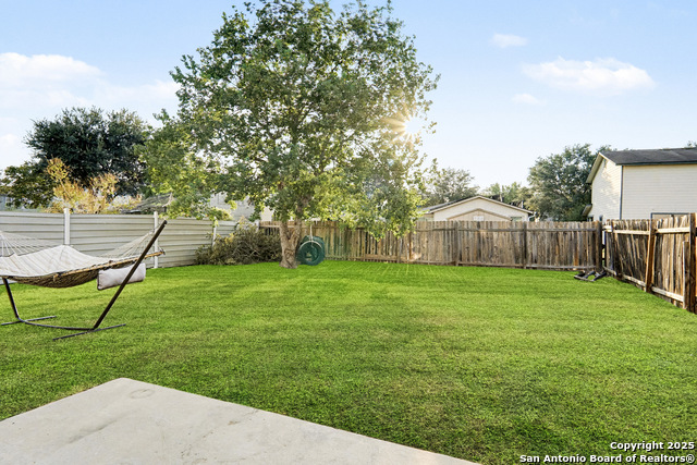 Listing photo id 23 for 3551 Sage  