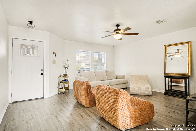 Listing photo id 3 for 3551 Sage  