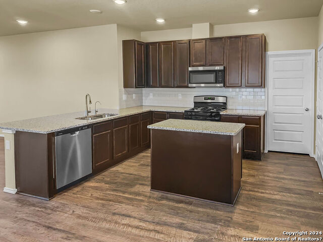 Listing photo id 9 for 2616 Gideon Ln