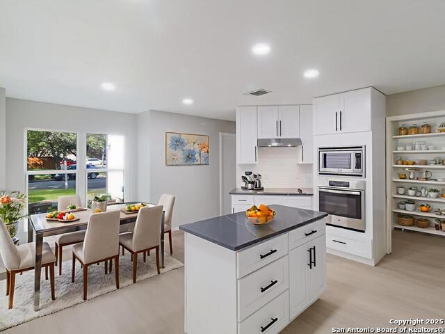 Listing photo id 5 for 16738 Stoney Gld