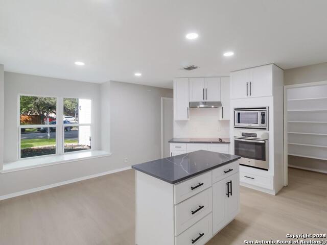 Listing photo id 7 for 16738 Stoney Gld