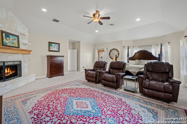 Image 15 of 50 For 765 Loop 1604 E