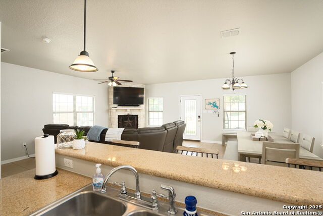 Listing photo id 8 for 1526 Bonnyview