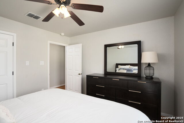 Listing photo id 20 for 1526 Bonnyview