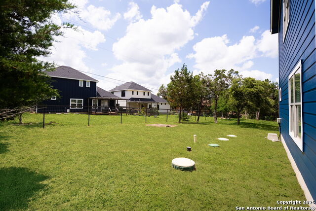 Listing photo id 23 for 1526 Bonnyview