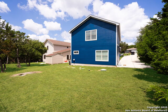 Listing photo id 24 for 1526 Bonnyview