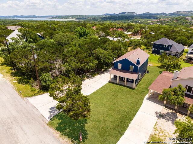 Listing photo id 25 for 1526 Bonnyview