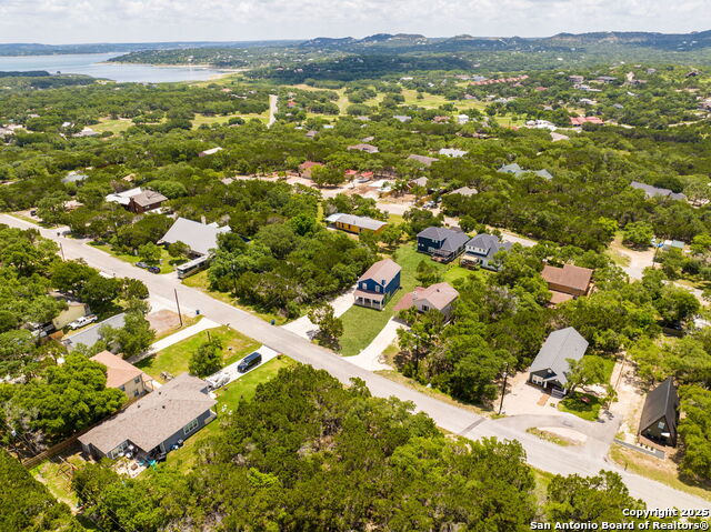 Listing photo id 26 for 1526 Bonnyview