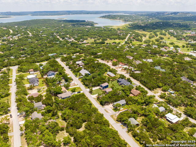 Listing photo id 27 for 1526 Bonnyview