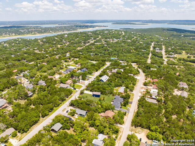 Listing photo id 28 for 1526 Bonnyview