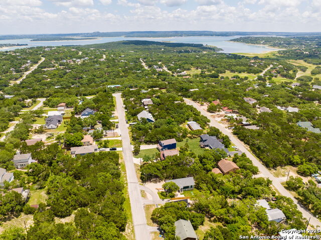 Listing photo id 29 for 1526 Bonnyview
