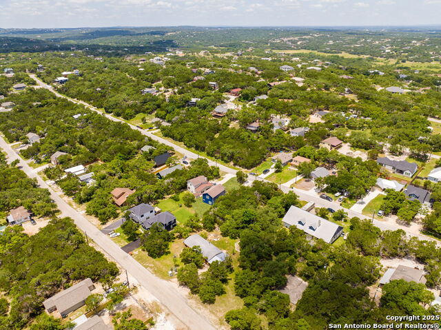 Listing photo id 32 for 1526 Bonnyview