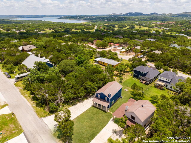 Listing photo id 34 for 1526 Bonnyview