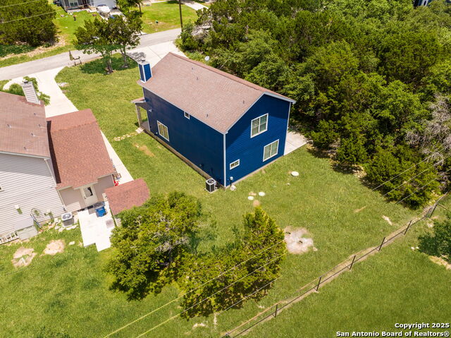 Listing photo id 35 for 1526 Bonnyview