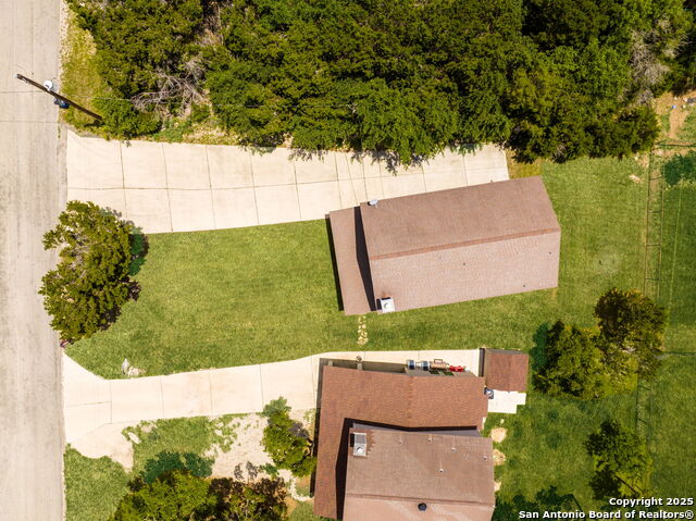 Listing photo id 36 for 1526 Bonnyview