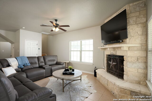 Listing photo id 2 for 1526 Bonnyview