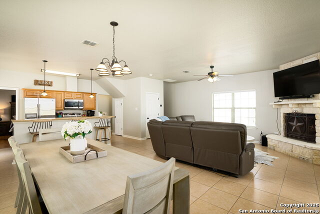 Listing photo id 5 for 1526 Bonnyview