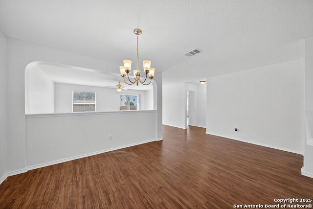 Listing photo id 10 for 4935 Dahlia Terrace