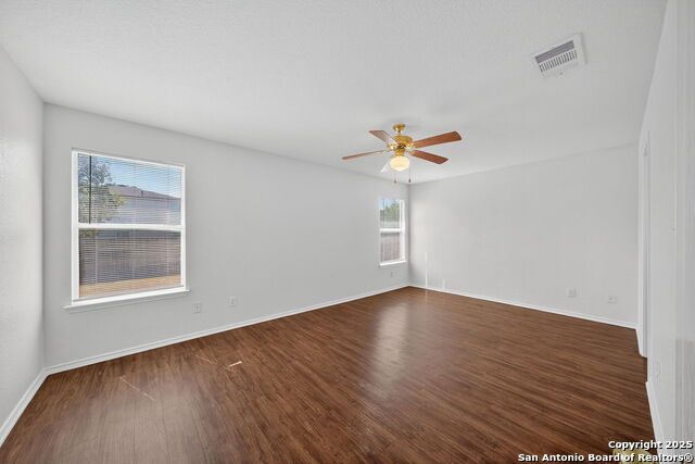 Listing photo id 12 for 4935 Dahlia Terrace