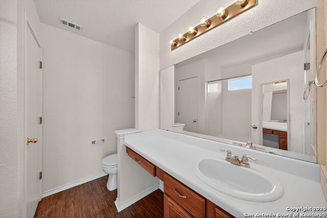 Listing photo id 15 for 4935 Dahlia Terrace