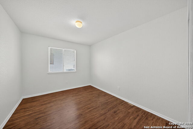 Listing photo id 17 for 4935 Dahlia Terrace