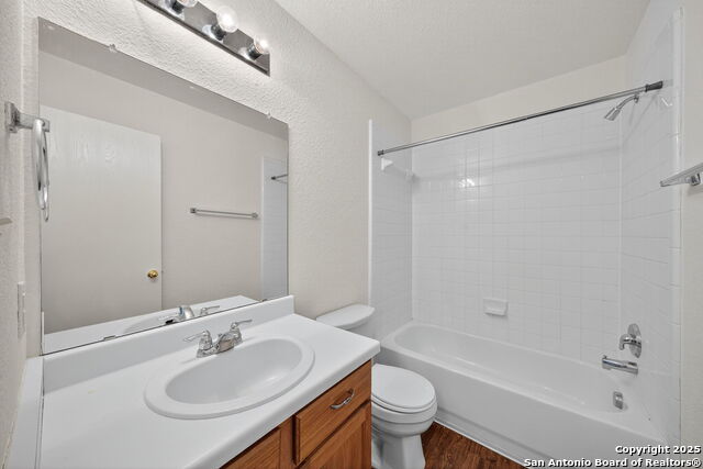 Listing photo id 18 for 4935 Dahlia Terrace