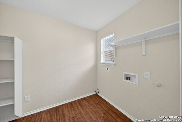 Listing photo id 20 for 4935 Dahlia Terrace