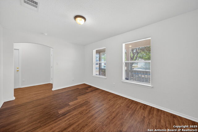 Listing photo id 4 for 4935 Dahlia Terrace