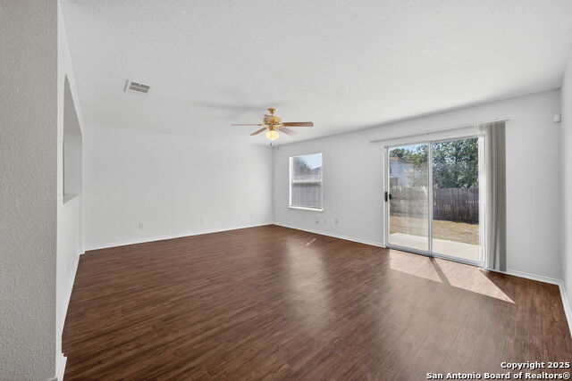 Listing photo id 6 for 4935 Dahlia Terrace