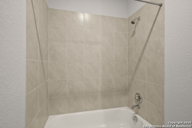 Image 19 of 31 For 10110 Carnelian Cove