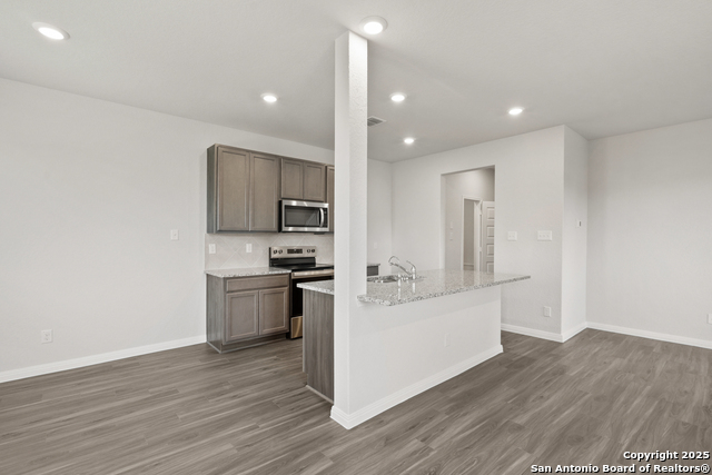 Image 10 of 28 For 10115 Carnelian Cove