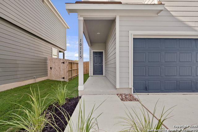 Image 3 of 28 For 10115 Carnelian Cove