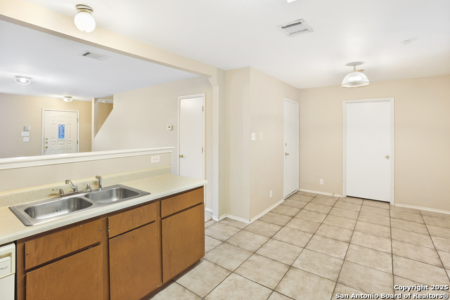 Listing photo id 10 for 6246 Cypress Circle