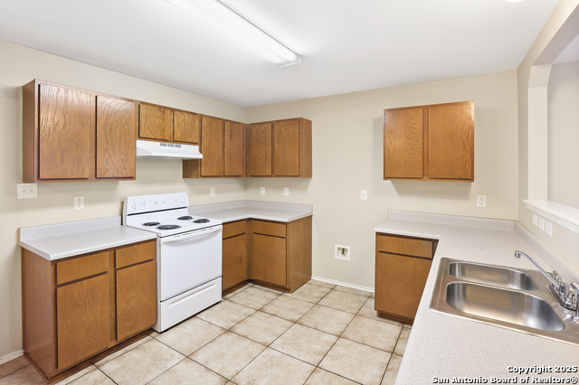 Listing photo id 11 for 6246 Cypress Circle