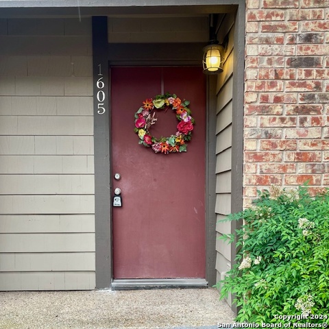 Image 3 of 20 For 11815 Vance Jackson  1605