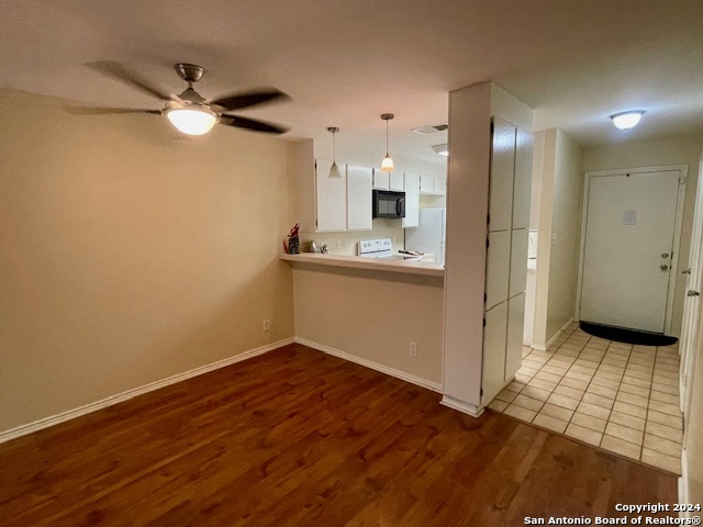 Image 8 of 20 For 11815 Vance Jackson  1605