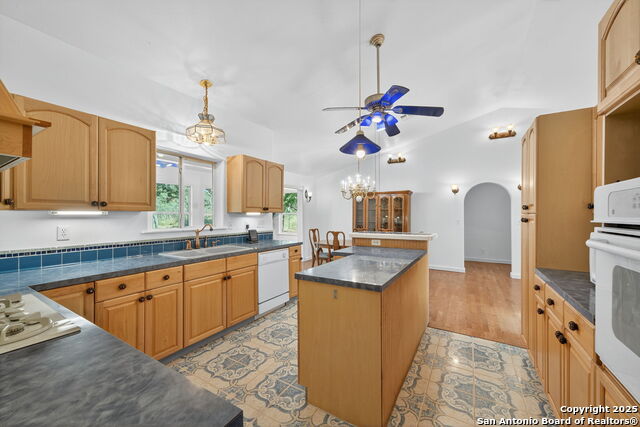 Image 11 of 38 For 801 Orchard Park