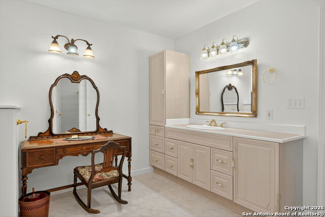 Image 18 of 38 For 801 Orchard Park