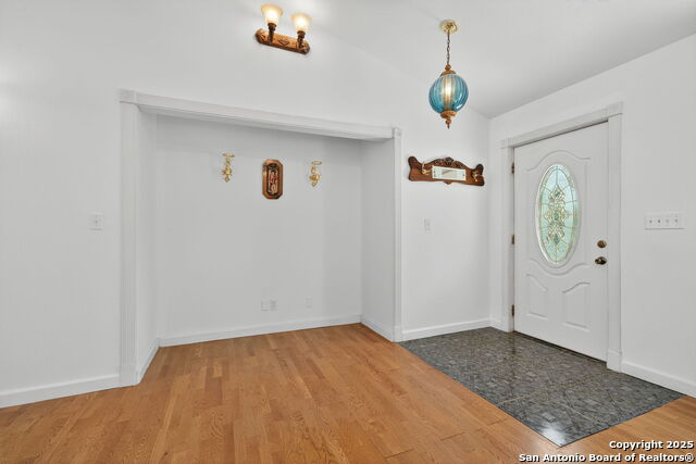 Image 7 of 38 For 801 Orchard Park