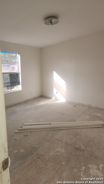 Image 3 of 6 For 21010 Escondido