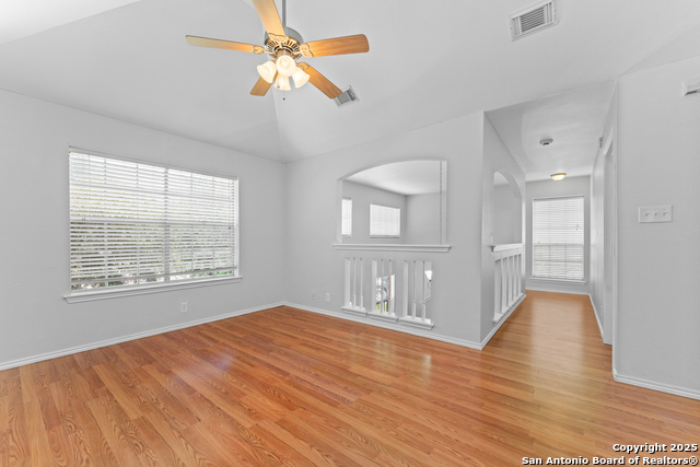 Image 10 of 26 For 122 Rimdale  