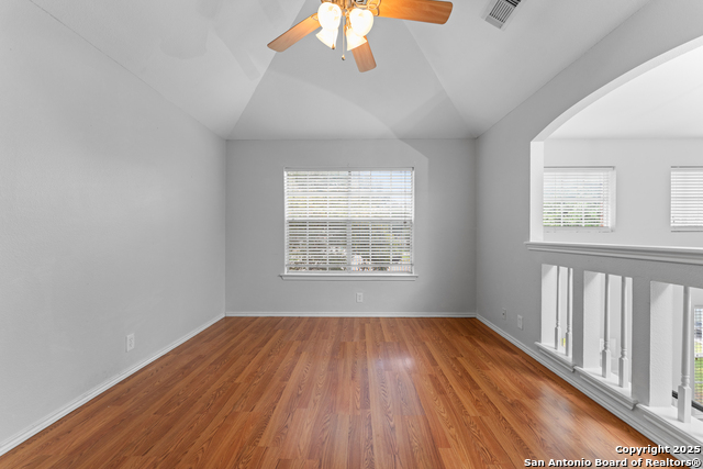 Image 11 of 26 For 122 Rimdale  