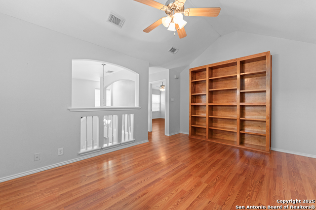 Image 12 of 26 For 122 Rimdale  