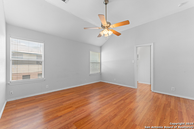 Image 13 of 26 For 122 Rimdale  